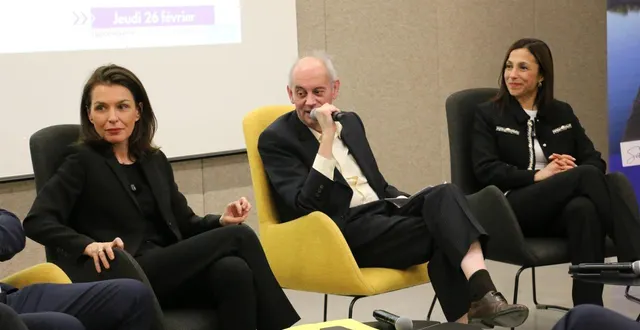 photo  christelle morançais, présidente du conseil régional des pays de la loire, a participé à la table ronde, animée par arnaud benedetti, directeur de la nouvelle revue politique et proposée par la liste de droite menée par samia soultani-vigneron (à droite).  &copy;  ouest-france 