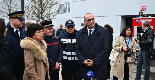 photo  déplacement de laurent nuñez, ministre de l’intérieur et de monique barbut, ministre de la transition écologique à angers et à cheffes-sur-sarthe (maine-et-loire) après les crues et inondations de la maine et de la sarthe.  &copy;  franck dubray 
