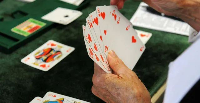 photo  l’association « les cadets du baugeois » organise un concours de belote.  &copy;  laurent combet 