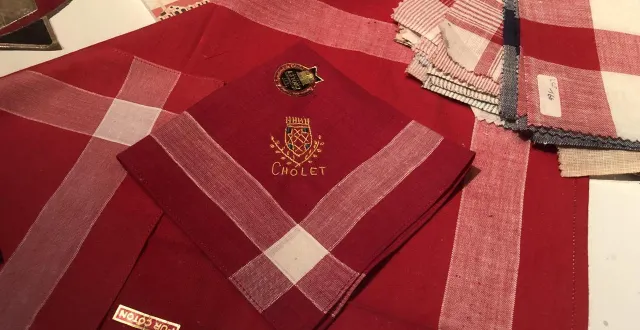 photo  le mouchoir rouge de cholet sera bientôt entre les mains de l’acteur benjamin lavernhe.  &copy;  archives ouest-france 