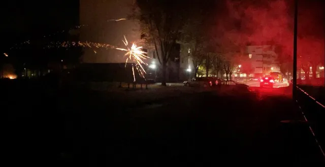 photo  un jeune homme a perdu une phalange avec un tir de mortier d’artifice dans le quartier de perseigne (photo d’illustration).  &copy;  archives ouest-france 