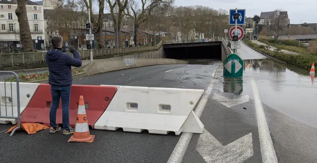 photo  la décrue est amorcée dans la plupart des départements de l’ouest, mais plusieurs rivières restent sous surveillance, comme la maine.  &copy;  ouest-france 