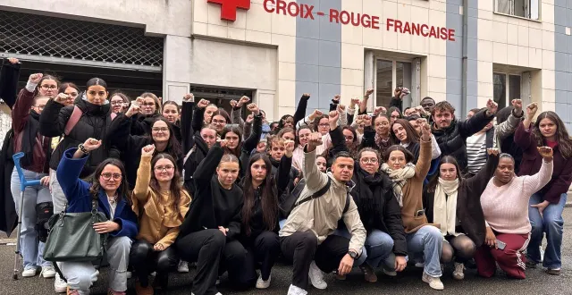 photo  l’institut de formation en soins infirmiers de la croix-rouge, au mans, compte près de 400 élèves. ils se mobilisent depuis l’annonce de l’arrêt des aides de la région pays de la loire qui menace directement la pérennité du centre.  &copy;  archives ouest-france 
