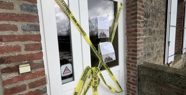 photo  l’association mouv’enfants avait organisé une action militante pour dénoncer la candidature d’edgar moulin à sa succession, car il est mis en examen pour plusieurs infractions sexuelles.  &copy;  archives ouest-france 