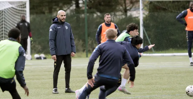 photo  yassine azahaf avait dirigé sa première séance d’entraînement le 18 février 2026, sur le terrain synthétique du stade rené-gaillard.  &copy;  co - benoit felace 