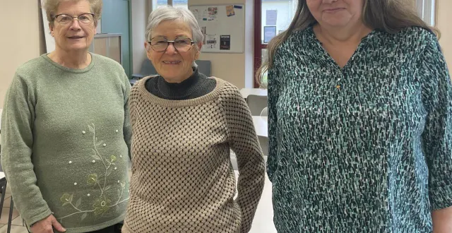 photo  marie-annick hillaire, sylviane bossé, co-présidentes de l’association 1000 et une mains douessines, aux côtés de marie-christine viraize, bénévole.  &copy;  co 