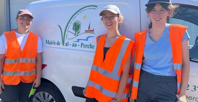 photo  cet été, six jeunes de val-au-perche se relayeront pour aider les services techniques dans leurs tâches du quotidien.  &copy;  @val-au-perche 
