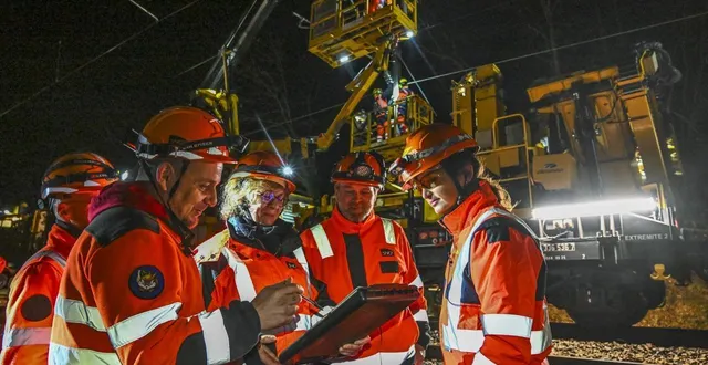 photo  conlie, mercredi 25 février 2026. depuis le mois de janvier, le train atelier « eric » circule la nuit sur la ligne ter le mans - laval pour permettre à sncf réseau de renouveler ses caténaires (ensemble de câbles permettant l’alimentation électrique des trains).  &copy;  le maine libre - denis lambert 