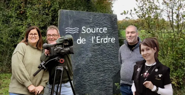 photo  clarisse rizet-prioux, philippe fournier, yannis chaplain et mathilde meunier, les membres du collectif chronique angevine, en plein reportage.  &copy;  ouest-france 