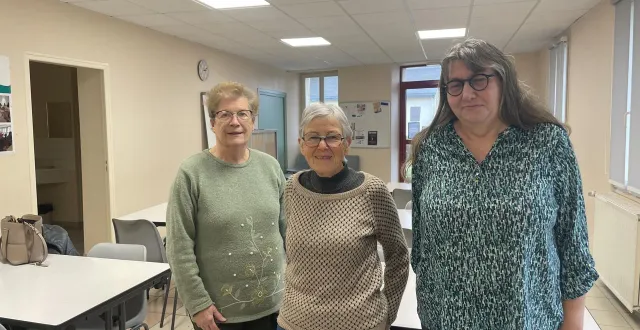 photo  marie-annick hillaire, sylviane bossé, co-présidentes de l’association 1000 et une mains douessines, aux côtés de marie-christine viraize, bénévole.  &copy;  co 