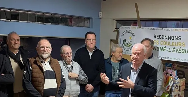 photo  la liste conduite par gaël le conte est allée à la rencontre des savignéens.  &copy;  le maine libre 