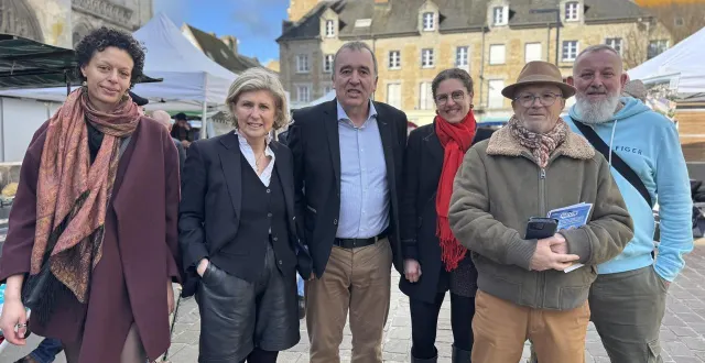 photo  olivier toussaint (tête de liste, au centre de la photo), a présenté sa liste « alençon, une énergie retrouvée », samedi 28 février 2026.  &copy;  ouest-france 