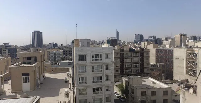 photo  à téhéran, plusieurs fortes détonations ont été entendues par des journalistes de l’afp ce samedi 28 février. des panaches de fumée s’élèvent dans le centre, l’est et l’ouest de la capitale, où des ambulances ont été envoyées  &copy;  afp 