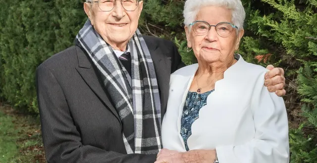 photo  andré béthoule, ancien cheminot à la gare de sablé-sur-sarthe, a fêté ses 100 ans. à ses côtés, son épouse moïsette.  &copy;  famille béthoule 