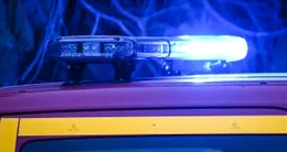 Info insolite  les deux victimes sont parvenues à s’extraire de leur voiture et du gouffre avant même l’arrivée des secours. 