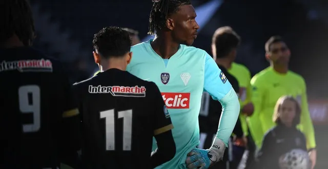 photo  oumar pona vivra son premier match de l1 à monaco, avec angers sco.  &copy;  josselin clair 