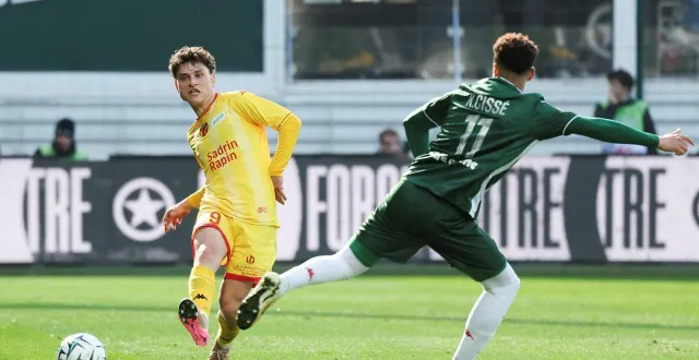 photo  lucas bretelle ce samedi 28 février 2026, sur la pelouse du stade baueur.  &copy;  maxppp 