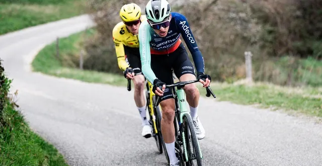 photo  paul seixas a fini par lâcher matteo jorgenson, à la pédale.  &copy;  billy lebelge / boucles drôme ardèche 