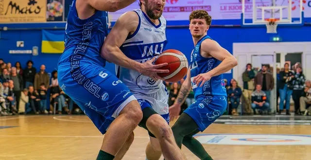 photo  le derby est pour laval.  &copy;  arnaud despelchain 