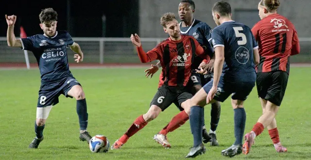photo  les gâtinais ont souffert face à la densité bressuiraise.  &copy;  co - stéphane séguinard 