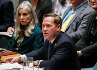 photo  l’ambassadeur américain auprès des nations unies, mike waltz, s’exprime lors d’une réunion du conseil de sécurité des nations unies, après que les états-unis et israël ont lancé des frappes contre l’iran, au siège de l’onu à new york, aux états-unis, le samedi 28 février 2026. 