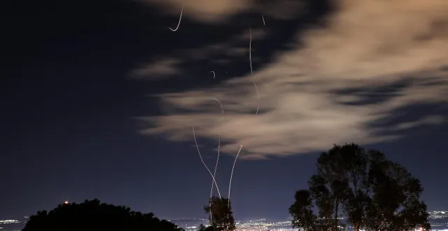 photo  l’armée israélienne a annoncé le 28 février avoir détecté des missiles lancés depuis l’iran à la suite de frappes israéliennes et américaines. des sirènes ont été déclenchées dans plusieurs régions du pays en réponse à ces frappes.  &copy;  epa/maxppp 
