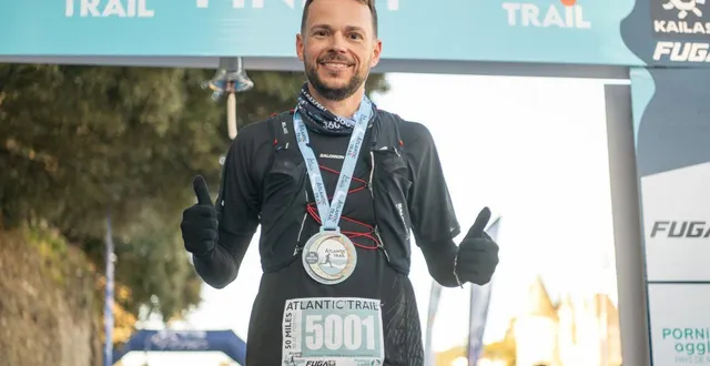 photo  emmanuel bonnier franchit la ligne d’arrivée de l’atlantic’trail en premier sur le port de pornic et devient le premier vainqueur de l’épreuve.  &copy;  nicolas louerat / atlantic’trail 