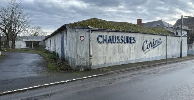photo  à l’arrêt depuis 2005, l’usine corine à la chapelle-saint-florent est vouée à la démolition.  &copy;  co 