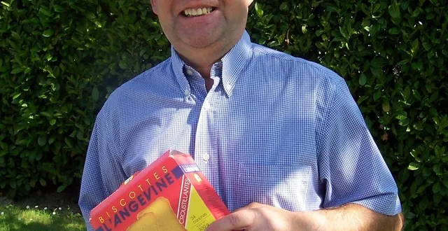 photo  biscottes l’angevine, portrait de jean-pierre wasse.  &copy;  archives patrimoniales d’angers 