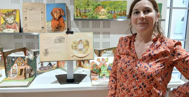 photo  anne-sophie baumann expose ses pop’livres documentaires à la bibliothèque ludothèque.   &copy;  le maine libre 