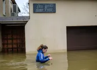 photo  avec la crue de la sarthe, le village de cheffes (maine-et-loire) a dû être évacué. 