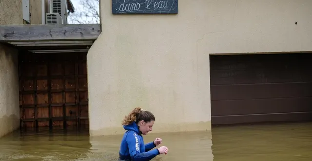 photo  avec la crue de la sarthe, le village de cheffes (maine-et-loire) a dû être évacué.  &copy;  simon torlotin / ouest-france 