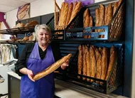 photo  françoise, boulangère à corné (maine-et-loire), prendra sa retraite dans quelques mois. 