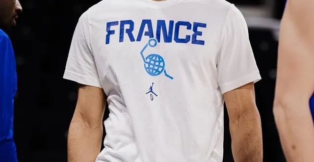 photo  elie okobo a rejoint l’équipe de france ce samedi 28 février 2026, au mans, à la veille du deuxième match contre la hongrie.  &copy;  armand lenoir/ffbb 