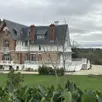 photo  l’arrière du château bonheur, à granville (manche), surplombe la campagne et l’école de musique intercommunale. 