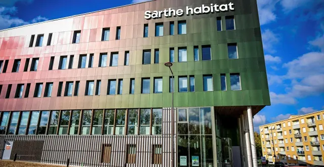 photo  le siège social de sarthe habitat a été doublement récompensé pour son bâtiment durable ainsi que pour sa qualité de vie au travail.  &copy;  archives le maine libre - yvon loué 