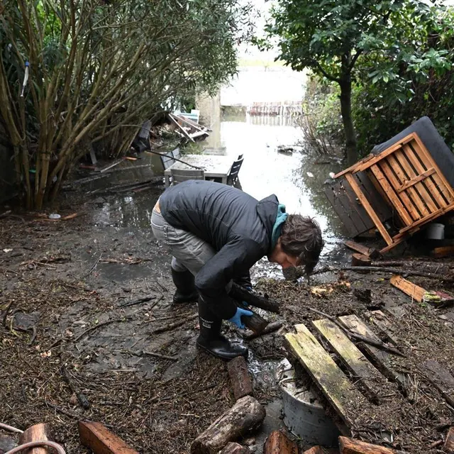photo a cheffes, la rue du port a été la plus touchée par les inondations.  ©  thomas brégardis / ouest-france
