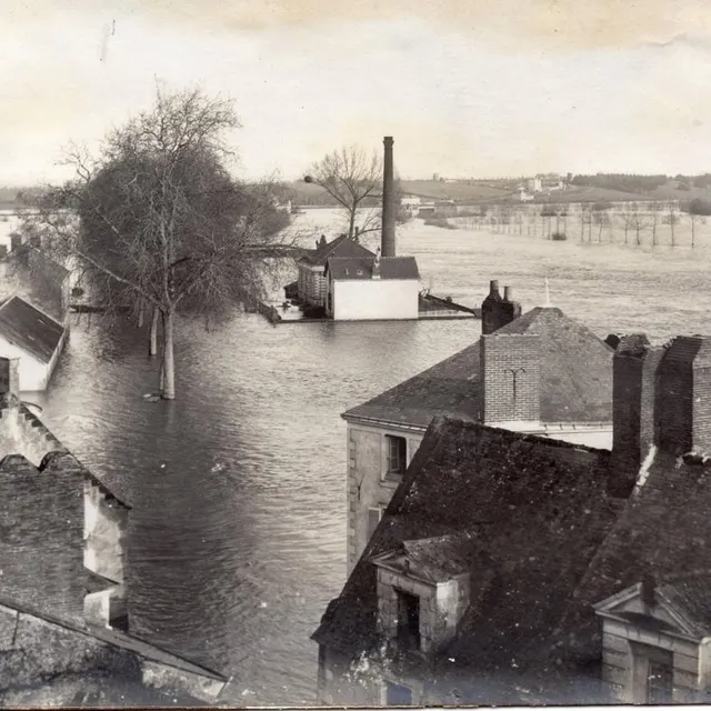 photo 1910. ancenis, la barrière saint-pierre. autour de la ville, de l’eau à perte de vue.  ©  collection particulière