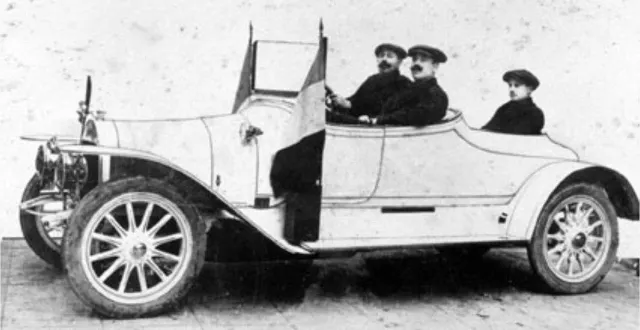 photo  le choletais gaston barré a fondé à niort les établissements g. barré. il est un des premiers constructeurs d’automobiles en france au début du 20e siècle.  &copy;  archives barré 