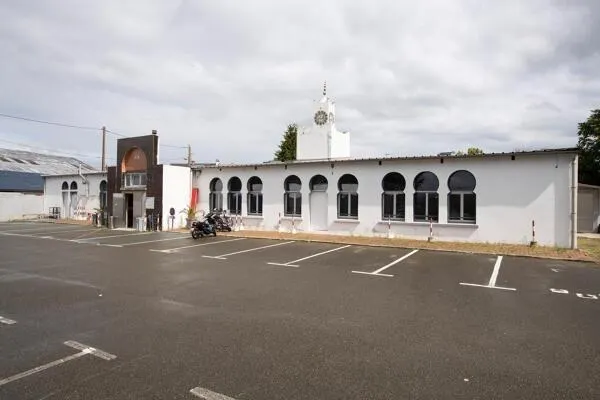 photo la mosquée salmane el farisi a été construite en 1975.  ©  (c) région pays de la loire - inventaire général - thierry seldubuisson
