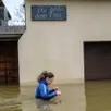 photo  avec la crue de la sarthe, le village de cheffes (maine-et-loire) a dû être évacué. 