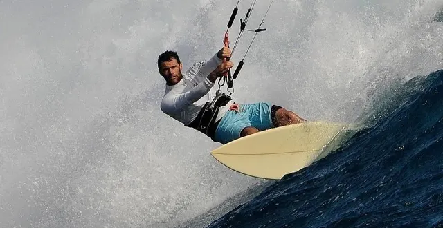 photo  cyril chevalier était fan de kite-surf et de wing-foil. c’est lui qui a introduit le foil en nouvelle-calédonie avec un club à nouméa. cette photo a été choisie par lou, 27 ans et iris, 25 ans, deux de ses cinq enfants.  &copy;  famille chevalier 