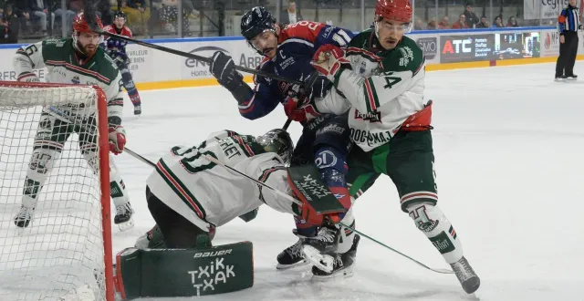 photo  le gardien basque nathaël fleuret, formé à angers, a longtemps contrarié les ducs.  &copy;  co - jérôme hurstel 