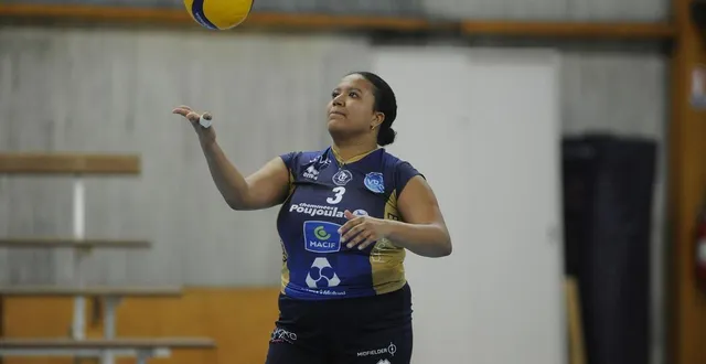 photo  calypso chaboissant et les niortaises n’avaient pas les armes contre carpiquet.  &copy;  co - christophe bernard 