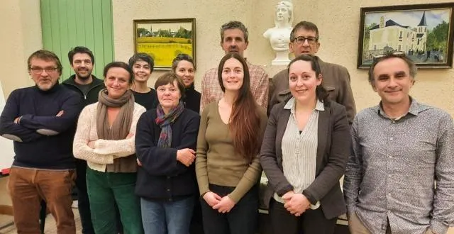 photo  au 1er rang, de gauche à droite, hugues vaulerin, stéphanie rouleau, anne pineau-picouleau, mélina schmitz, alizée prével et fabrice duménieu. au 2e rang, grégory daudin, cécile grimaud, tiphaine crézé, jean-marc baron et pascal lemechin.  &copy;  vivre ensemble 