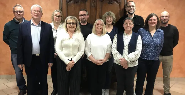 photo  une équipe composée de six femmes et cinq hommes.   &copy;  le maine libre 