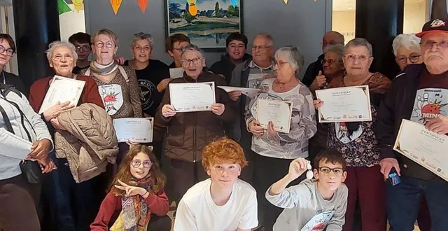 photo  les équipes de beaucouzé, composées de huit aînés et trois coachs de la mission jeunesse aînés.  &copy;  ouest-france 
