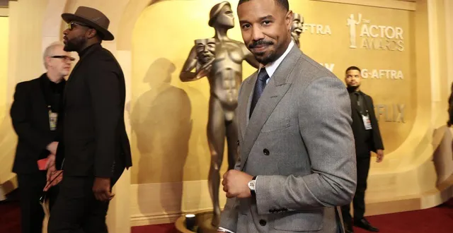 photo  michael b jordan a remporté le prix du meilleur acteur principal aux actor awards pour son rôle dans « sinners », le 1er mars 2026 à los angeles.  &copy;  valérie macon / afp 