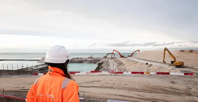 photo  à l’image du nucléaire, ici le grand chantier epr2 de penly (seine-maritime), la région normandie veut promouvoir les métiers de l’industrie auprès des jeunes filles avec les girls’day.  &copy;  justin picaud, archives ouest-france 