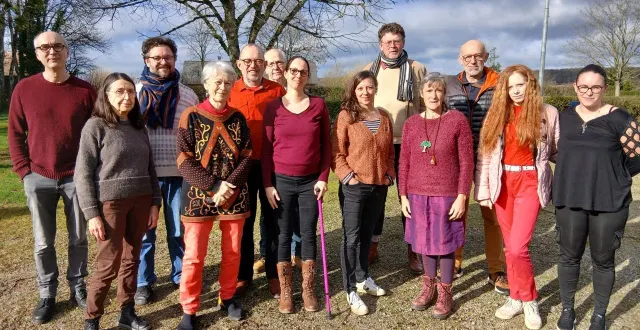 photo  les membres de la liste « faisons vivre jupilles ensemble » (absents de la photo : louise lecourt-richard et sacha bricler).  &copy;  le maine libre 